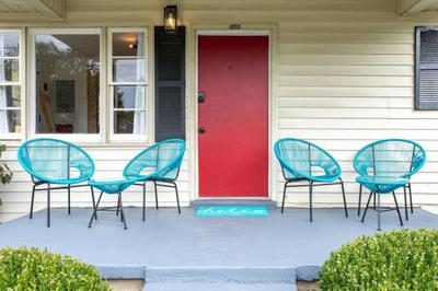 90s Crib -2bed 1bath, Funky Vibe, Central Location