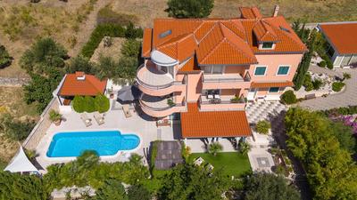 Villa ANITA with private pool, gym, 6 bedrooms, sea view