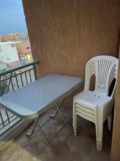 Appartement 28 au 4 éme étage avec balcon ( POUR FAMILLE )