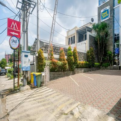 Sans Vibes Hotel Grand Omah Sastro Gejayan