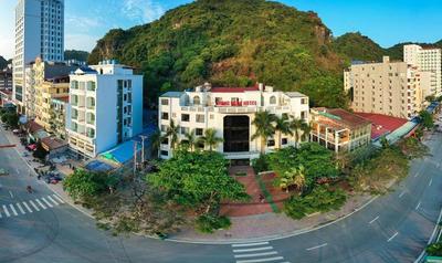 Gieng Ngoc Sea moutain View Cat Ba