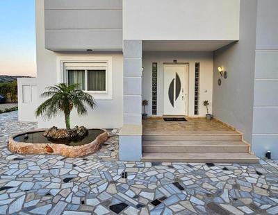Calm and Joy Summer House