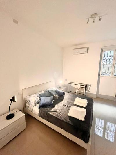 double room with private bathroom in shared apartment