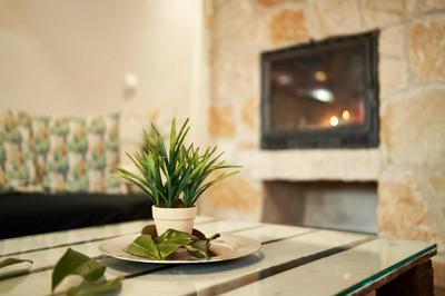 A 20 min de Madrid en Ave CASITA con JARDIN PRIVADO, wifi, SMART TV 55p y aparcamiento en la puerta