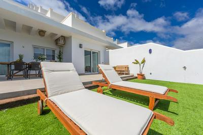 Large garden with countryside views, pool & WIFI