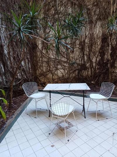 Espacioso y moderno departamento con patio
