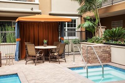 Charming 1BD with Pool and Free Parking