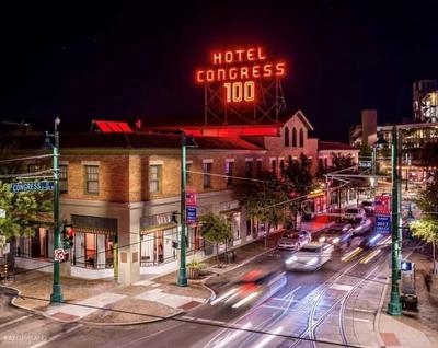 Happy Cactus Walkable 2BR by UofA and Parking