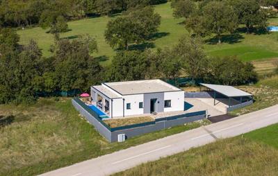 Beautiful Villa Rhapsody with pool in Buzet