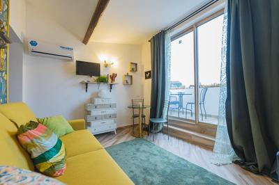 Deluxe Attic for 2, with amazing terrace and poweful Wi-Fi - Very near the Metro, central position, very well connected to train stations and Malpensa, Lin
