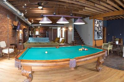 Art Alley Attic, Spacious Crossroads Loft