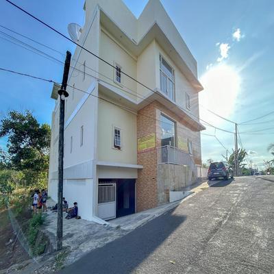 Queen Belt Mitra Reddoorz