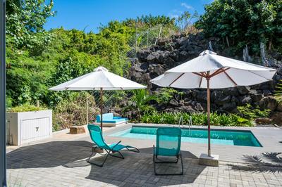 Quaint 3BDR Apt in Melville Public Beach w pool