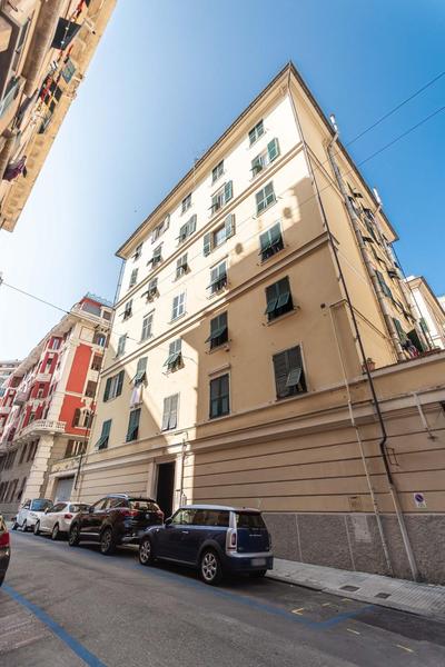 Apartment Steps from the Galliera Hospital and the Historic Center