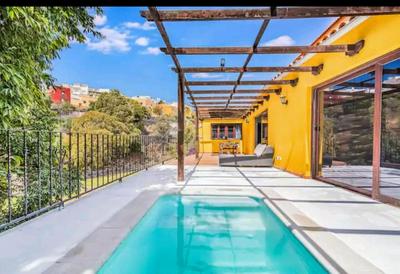 una casa canaria moderna