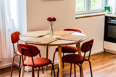 Zagreb 108 - Bedroom - New - Flexible Keybox Entry - Modern - Monthly Rent - WiFi