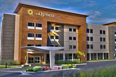 La Quinta Inn & Suites by Wyndham San Antonio at the RIM