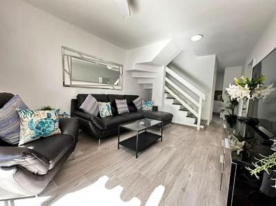 Ocean Breeze 50 meters to the beach