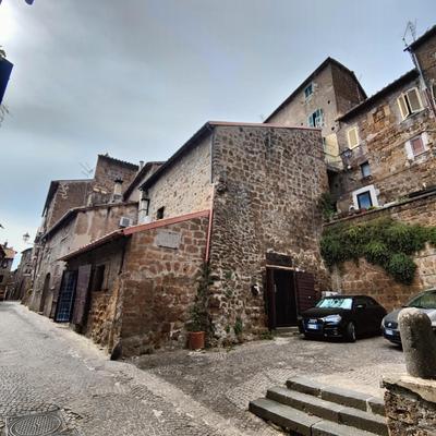 Maestosa Roccaforte dei Principi, 3 piani tutti per voi!