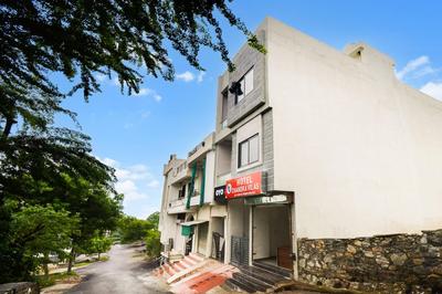 Hotel O Chandra Vilas