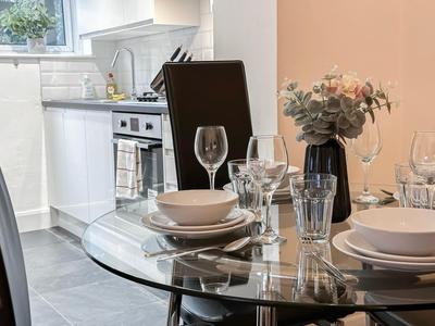 Cozy 1-BDR Finsbury Park Apt with mini Garden, Paid Parking near Emirates Stadium & Islington by Staylio London