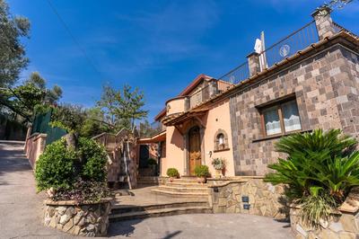 VILLA CARUSO PRIVATE HEATED POOL & SEA VIEW