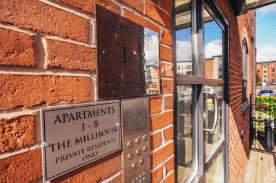 Penthouse 2 Bed Apartment in Derby with Gated Parking