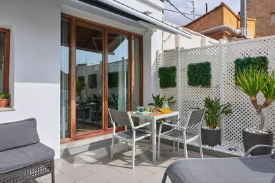 Sunny Cozy Penthouse with a Terrace at Plaza del Carmen