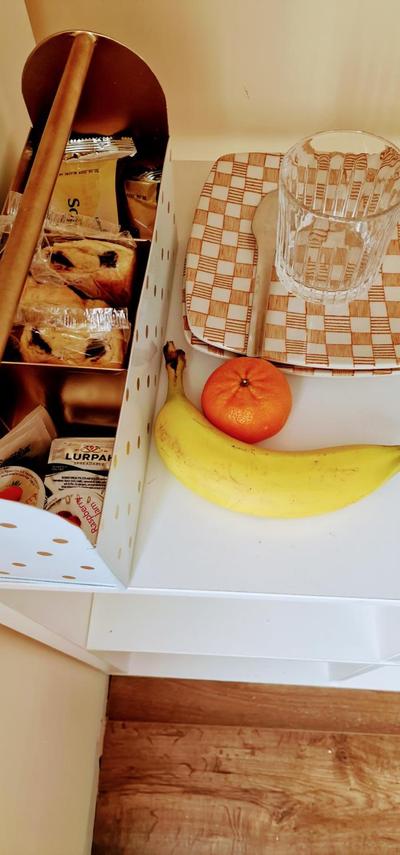 Cozy Corner - Spacious double bedroom available in Eastcote London with private bathroom - 5 mins walk to Eastcote Underground station, 20 mins to Heathrow