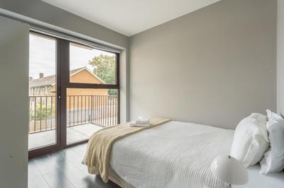 Modern double room with shared bathroom