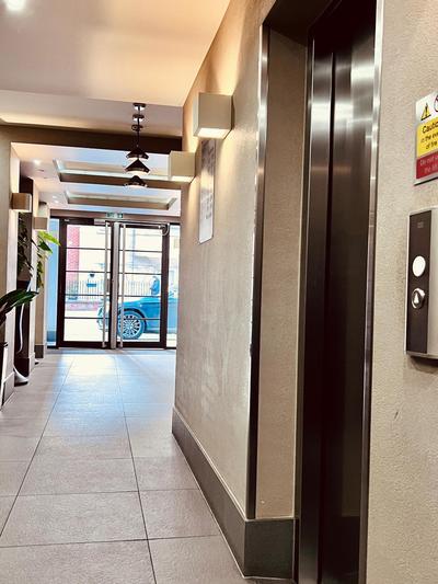 Modern 2BR and elevator C-LONDON