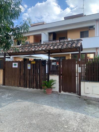 B&B Civitavecchia la casetta con giardino