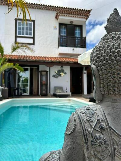 Maravilloso chalet con piscina.