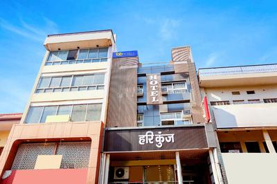 FabHotel Hari Kunj 900 m from Kashi Vishwanath Temple - Kashi Vishwanath Temple