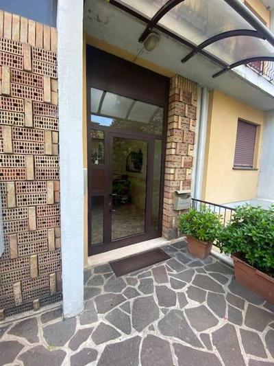 10min from center, 3 bedroom apartment with balcony