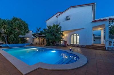 IDEAL NAVIDAD EN GRUPO!!! 10 personas-VILLA with BIG POOL SM 4 bedrooms- CLIMA, general HEATING, FIBRE SM21