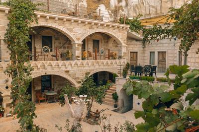 Kayatas Cave Suites - Image 197