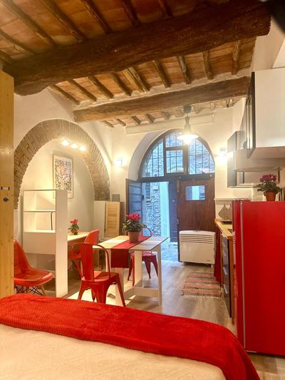 Natural RED Passion in Perugia Downtown