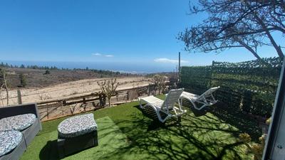 Rural house breakfast in front of ocean