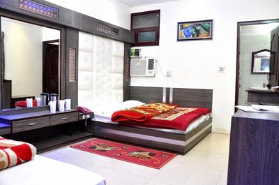 PEACE POINT FAMILY HOTEL By AKJ