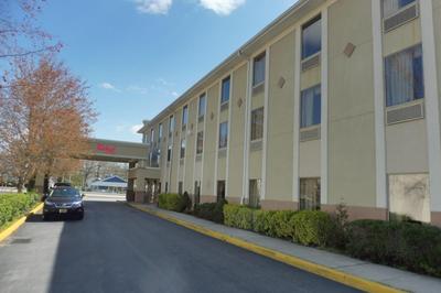 Red Roof Inn & Suites Galloway, Photo 2
