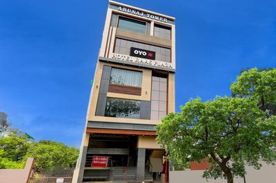 FabHotel Raas Plaza