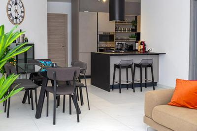 Modern Hennessy Apartment