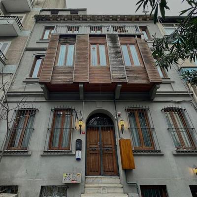 Beyoğlu'nda dubleks tarihi daire