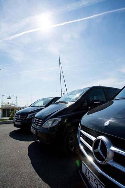 V class rental photo 4
