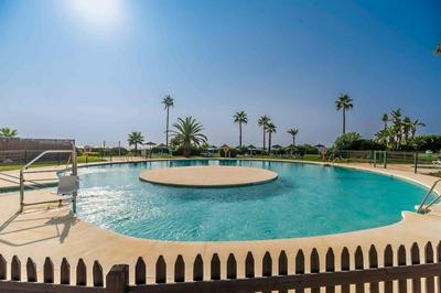 122-Luxury Beachfront Apartment, Views and Pool