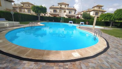 Comfortable apartment in Orihuela, 56 sq. m with shared pool.