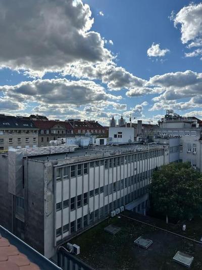 Modern Apartment Centrally Located