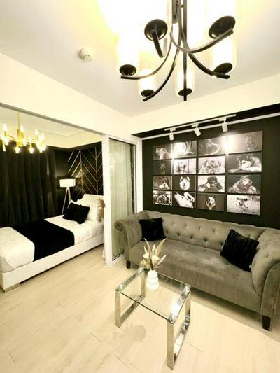 Azure 1BR with Projector