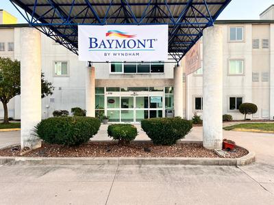 Baymont by Wyndham Kingdom City